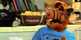 Warner Bros. TV está desarrollando un reboot de ALF con una nueva familia
