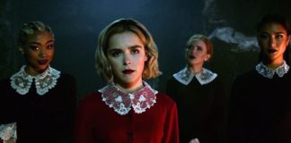 Sabrina le da un descanso a Satán para darle la bienvenida a Santa