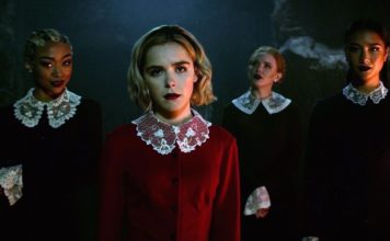 Sabrina le da un descanso a Satán para darle la bienvenida a Santa