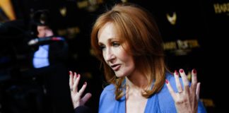 J.K. Rowling pierde el apoyo de algunos de sus trabajadores de editorial, tras comentarios transfóbicos