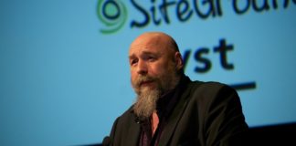 Warren Ellis quedaría fuera de ‘Castlevania’ por declaraciones de acoso sexual en su contra